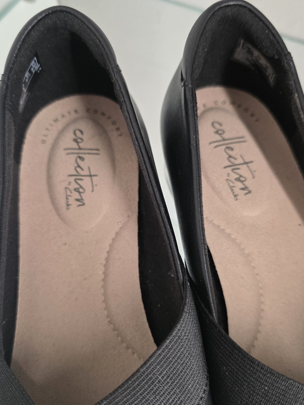 Ckarks Black Slip-On Flats with Cross Elastic Strap Size 7W - Picture 8 of 10